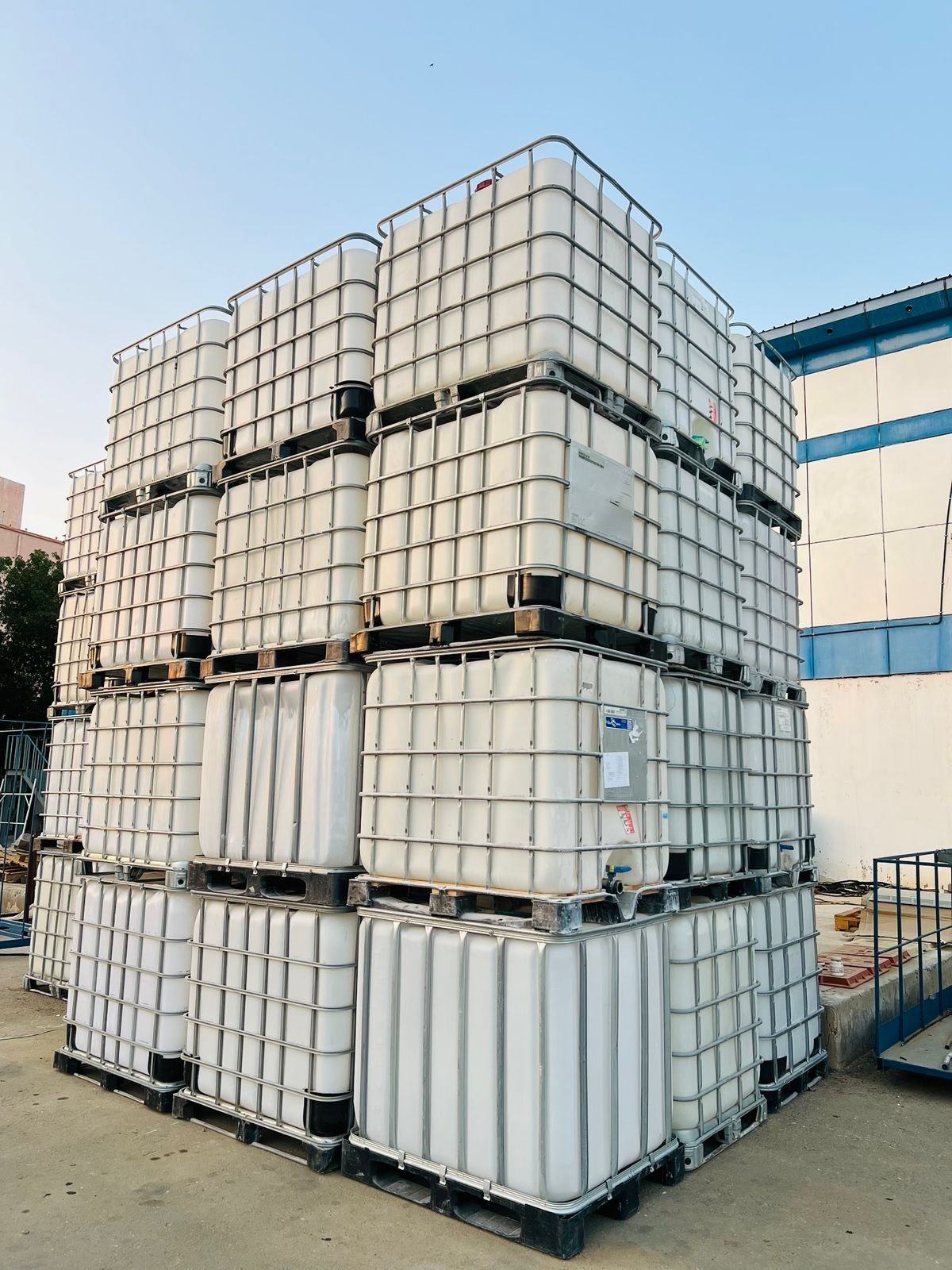 1000 L WATER TANKS-خزانات مياه سعة 1000 لتر-